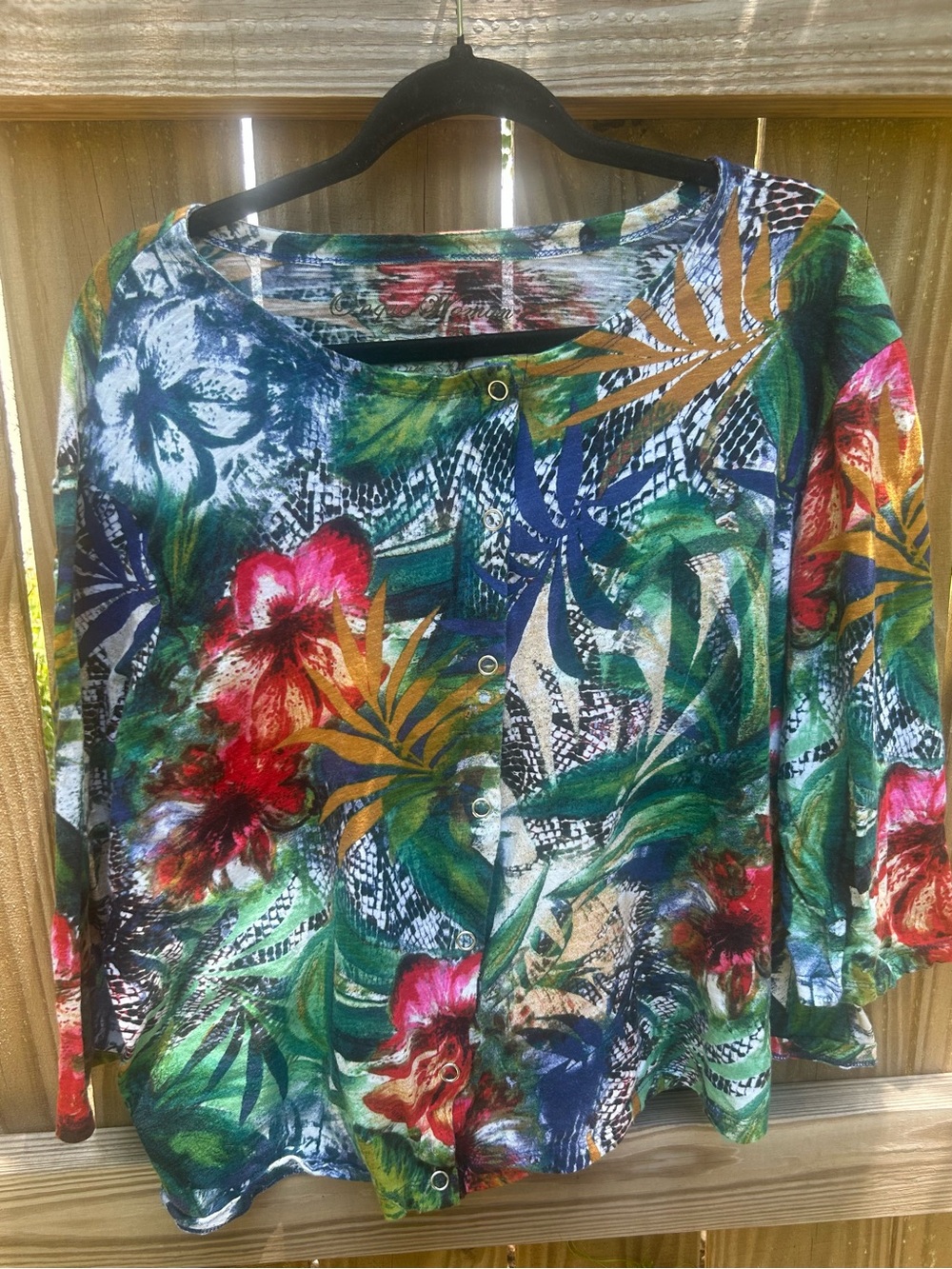 Onque Woman Tropical Floral Button-Front Long Sleeve Top full snap size 3X